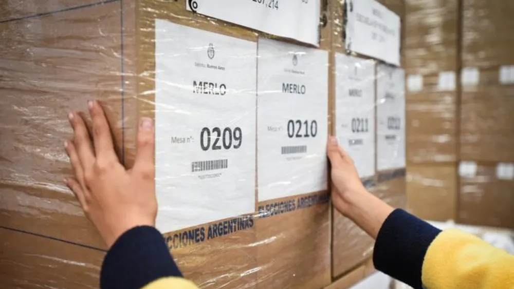 una-serie-urnas-las-elecciones-argentinas