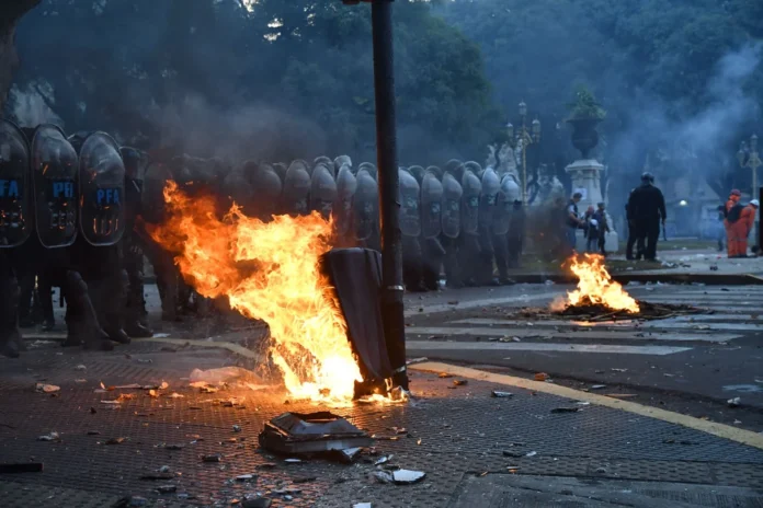 protestas-696x464 (1)