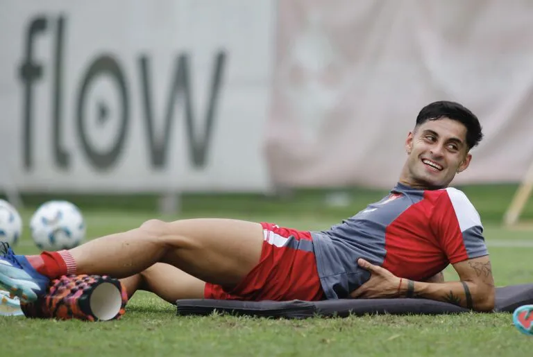 Javier_Altamirano_Estudiantes-768x515