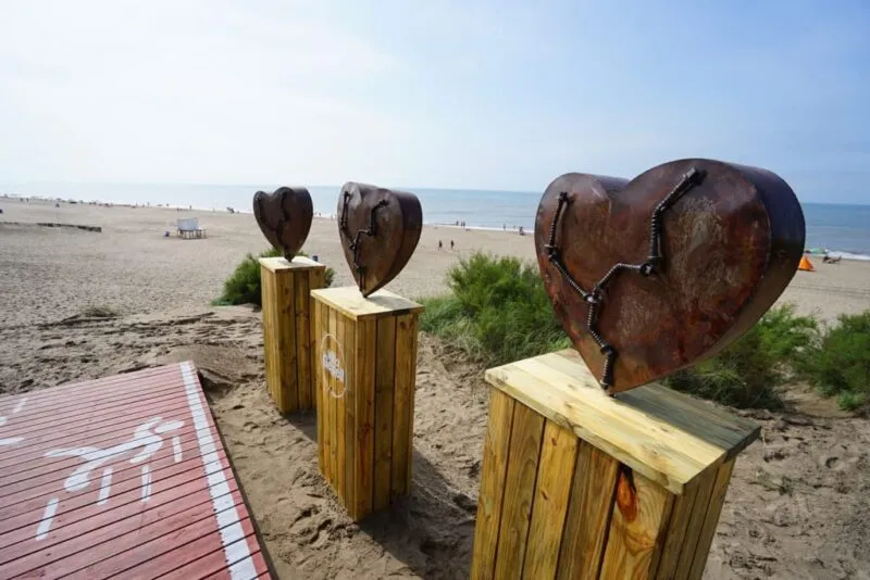 Corazones-playa-800x534