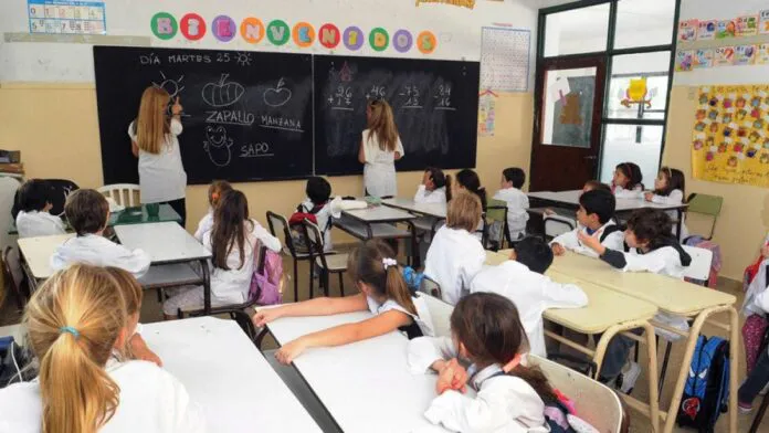 Alumnos-docentes-696x392
