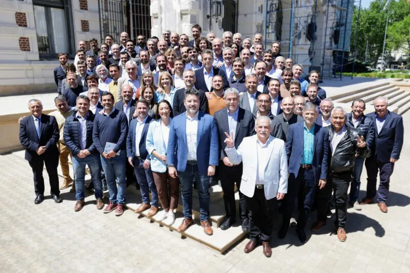 Massa-Kicillof-intendentes-800x533