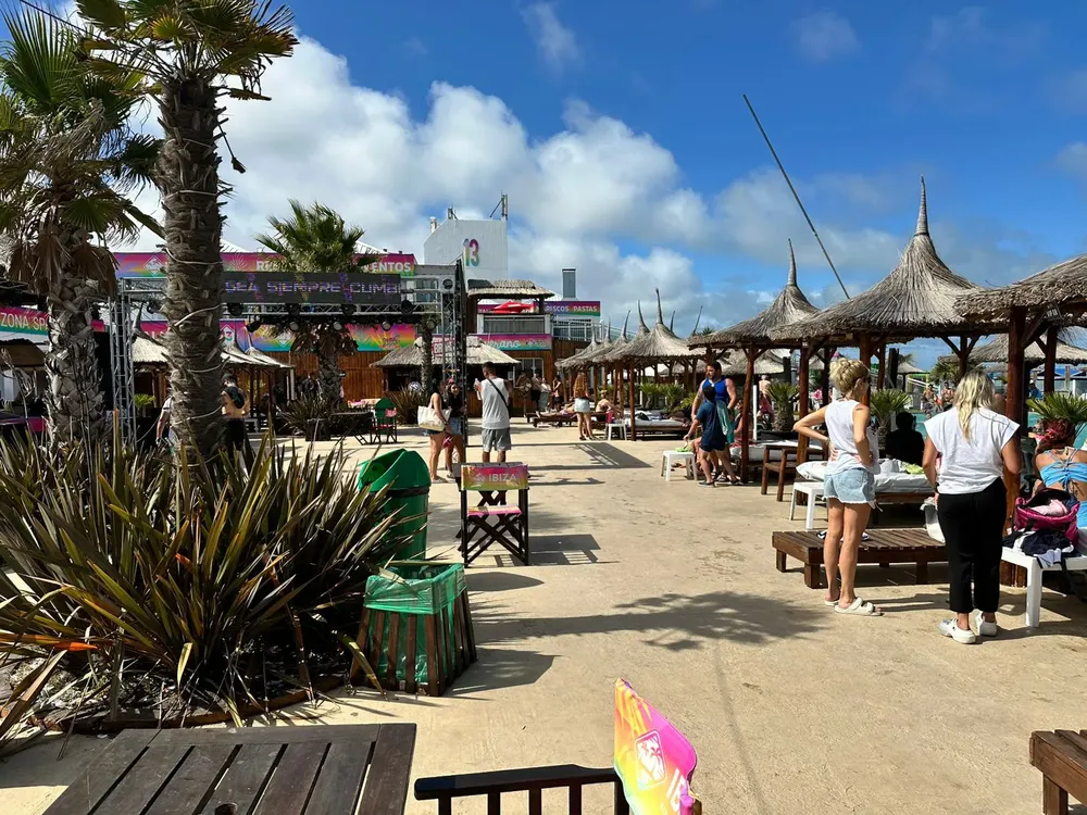 00e1e7a0-2b56-4b48-bc29-d64b1a33b82d